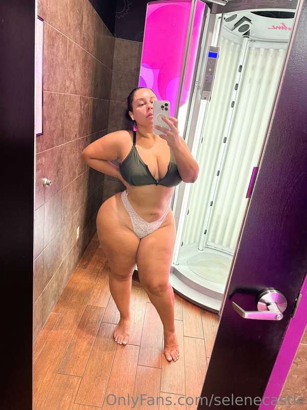 I been working on my tan 🥰🥰🥰🩷 3