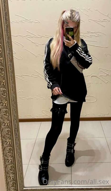 🎀Winter makes you dress for the weather and hide what's your..