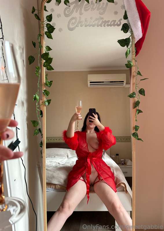 What better way to end the year than with a glass of bubbly .. 4
