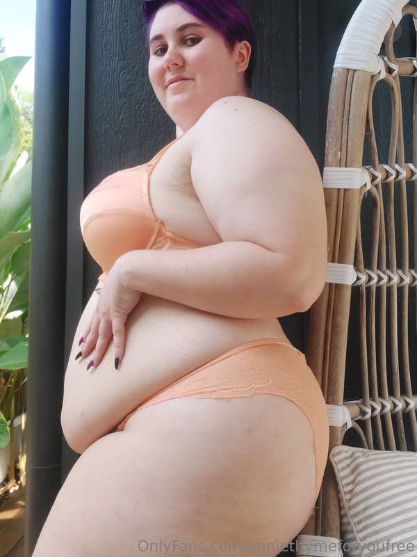 Curvy and delicious 😋 