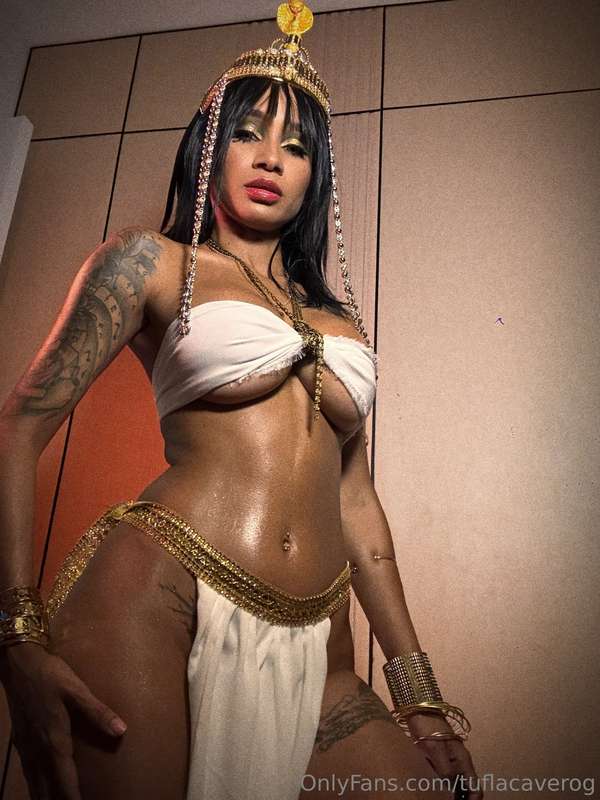 I WANT TO GIVE YOU MY SEXY AND OILY BODY 🤤🔥👑
