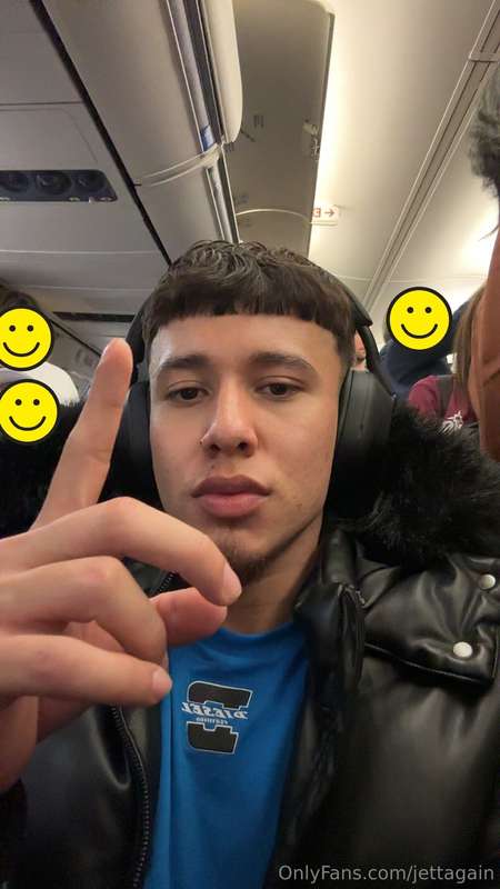 Just landed in Houston, time to find me a cute slut😈