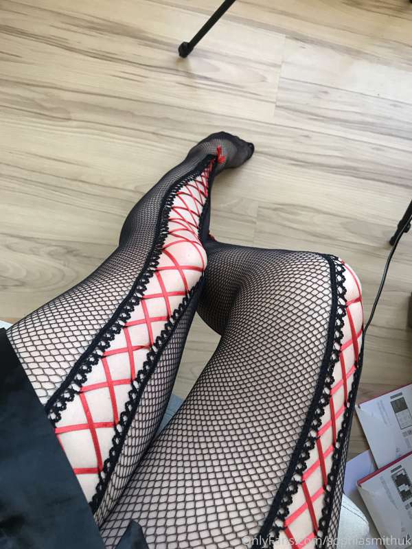 I love fun nylons!