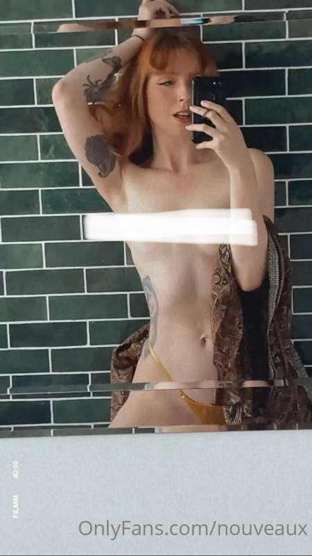 Little one minute provocative morning dance in the bathroom ..