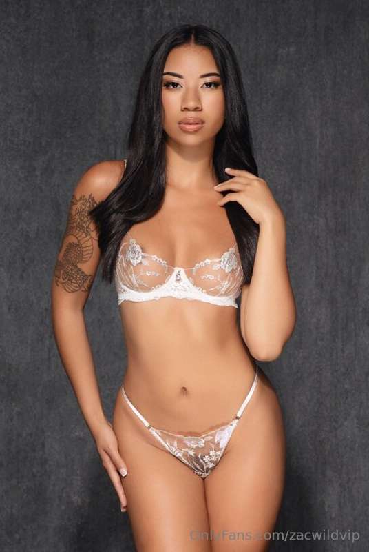 CREAMPIE FOR BIG BOOTY AMEENA GREENWith a tight little body ..