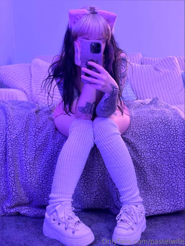 keep me company in my DMs tonight? 🥺