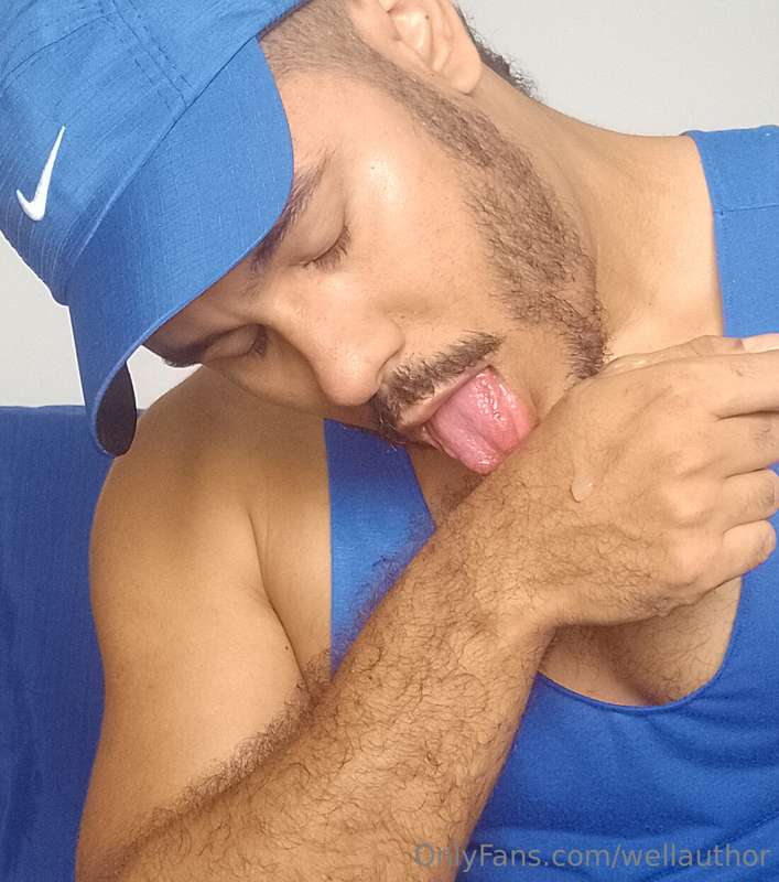 Do u guys like blue? 😜💦🧢 10
