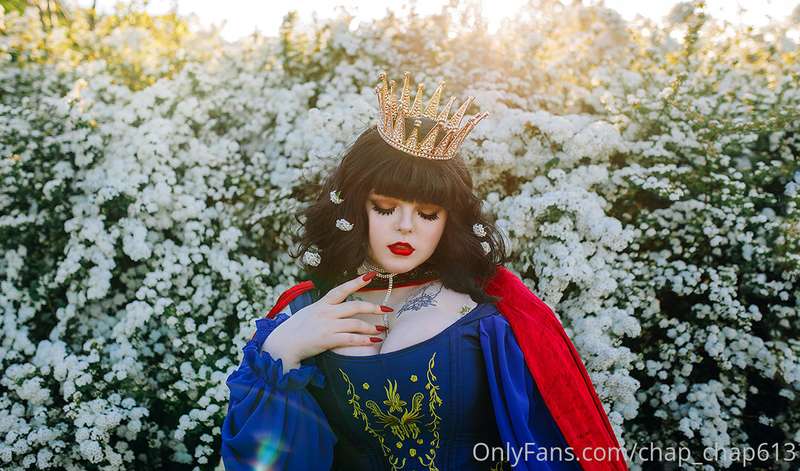 🌹Once upon a time, there was a beautiful princess named Snow.. 2