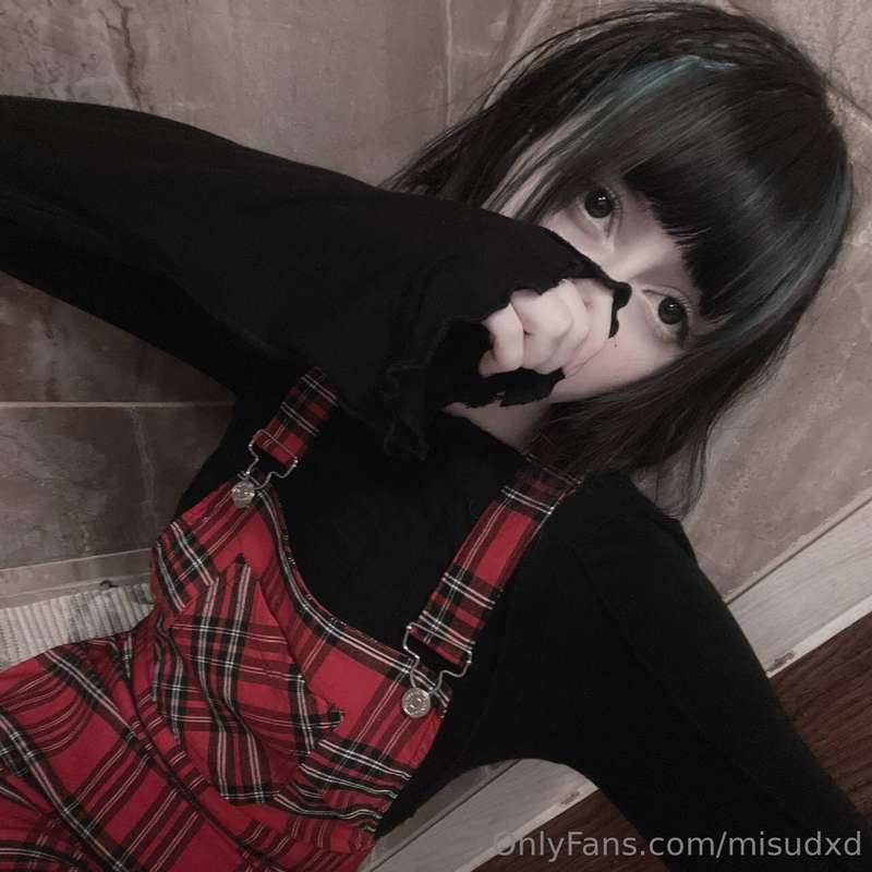 Do you like girls with cute little tails? >_<  2