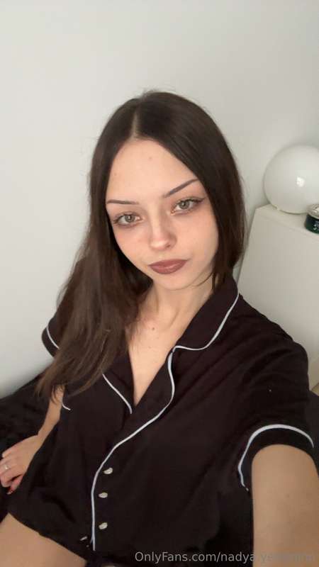 Bored and cute… say hi? 😇