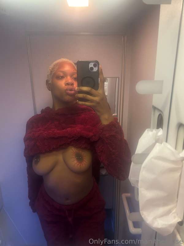 On a flight but it’s titty Tuesday so i had to take some qui.. 2