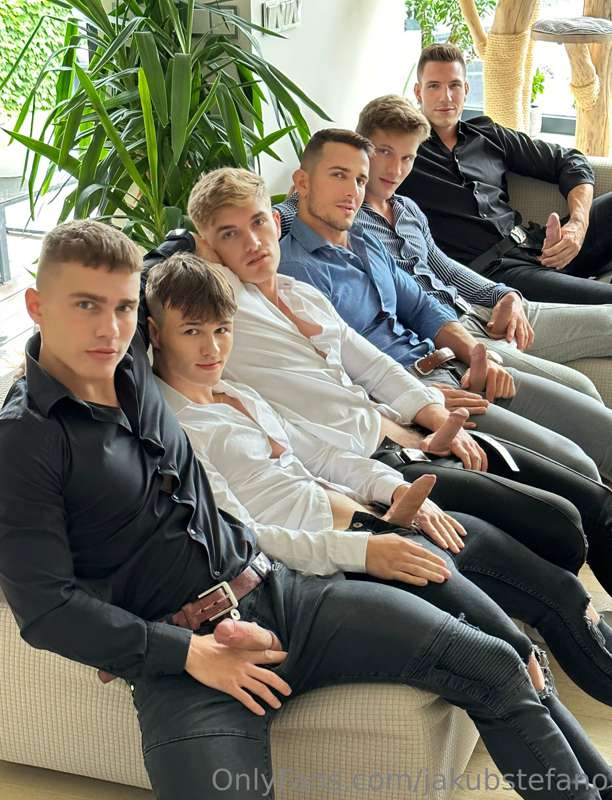 Casual business meeting with boys 😈
Invited my  my friends f..