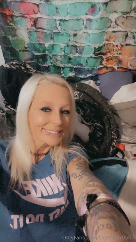 I’m ME laid back fun sexy and chill. Everyone who’s met me k.. 6