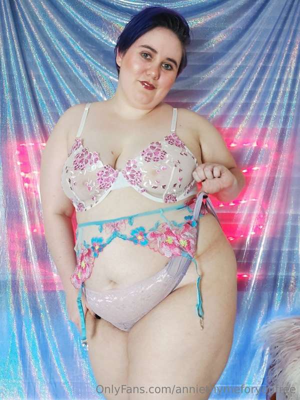 Want to see me take it all off? Head to @anniethymeforyou