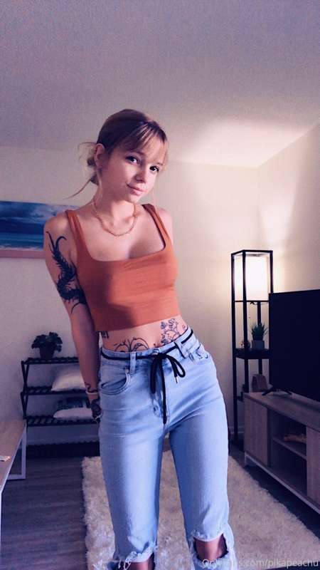 Yeah so, I was supposed to do a cosplay u see but I legit ri.. 2