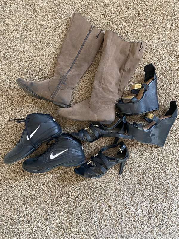 💥‼️4 pairs of super worn heels, wedges, boots, & sneakers! N..