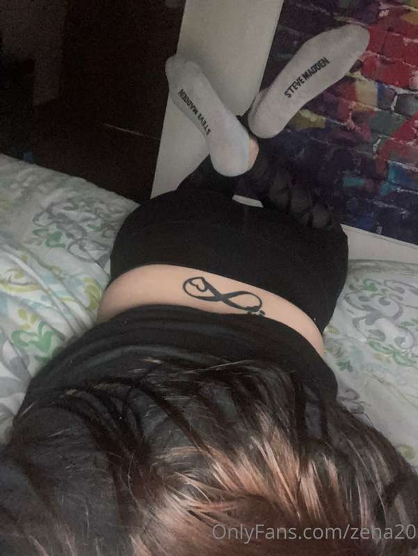 Laying in bed , listening to the rain💙