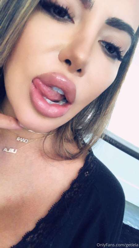 I think I have the perfect cock sucking lips 👄 what do you t..