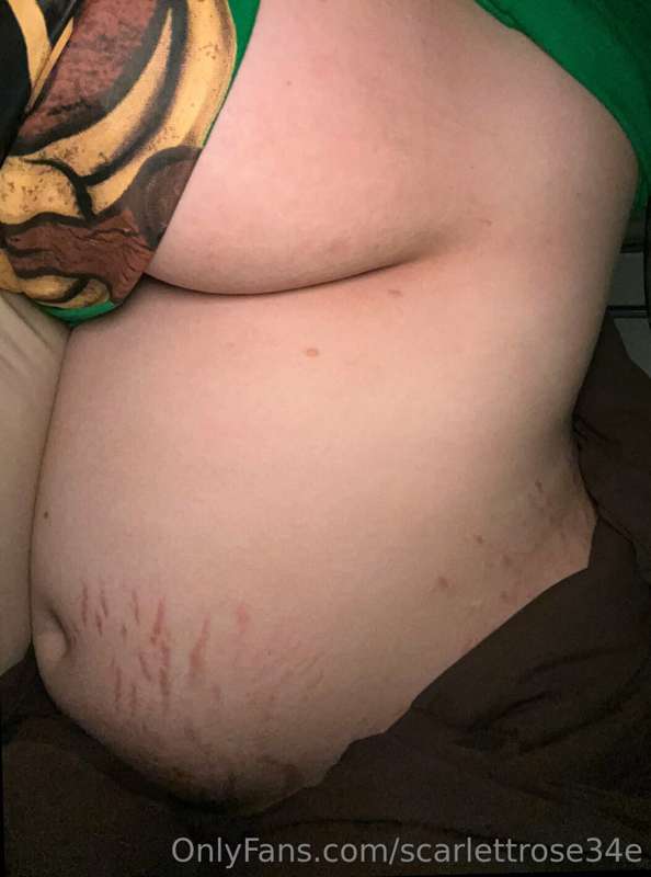 Wanted to show you some side boob 😈