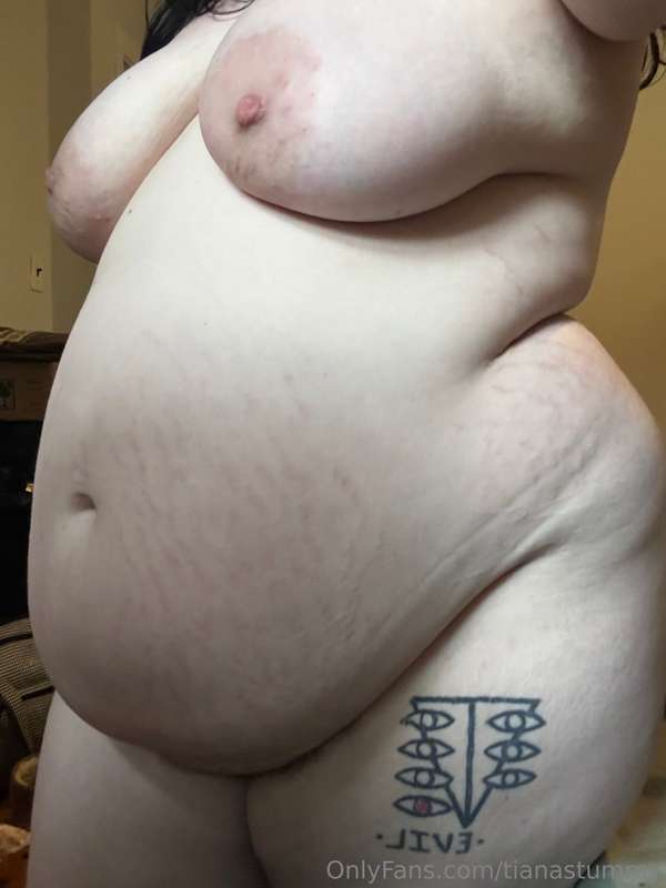 i still make a cute lil fat fuckdoll <3 9