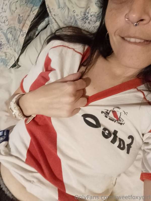 Waiting for you in my bed..🔥🔥
