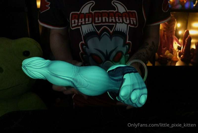 I have a new video on Pornhub just unboxing my Care package .. 1