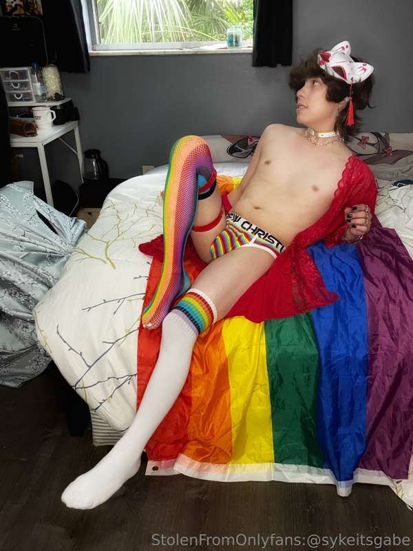 Happy pride month! 🏳️‍🌈🌈video coming tomorrow (; enjoy these.. 18