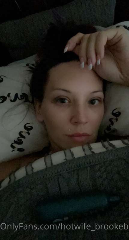 HOME SWEET HOME!!! Nap time! New video will be out later! 😴👸..