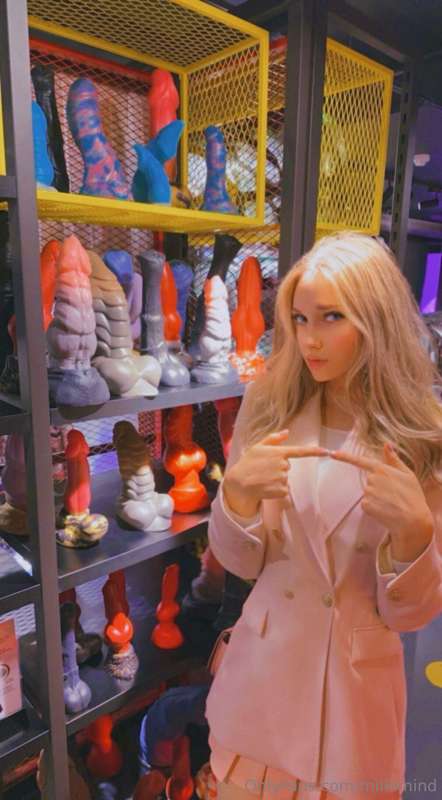 h-hey wanna come over ? i-i would love to show u my collecti..