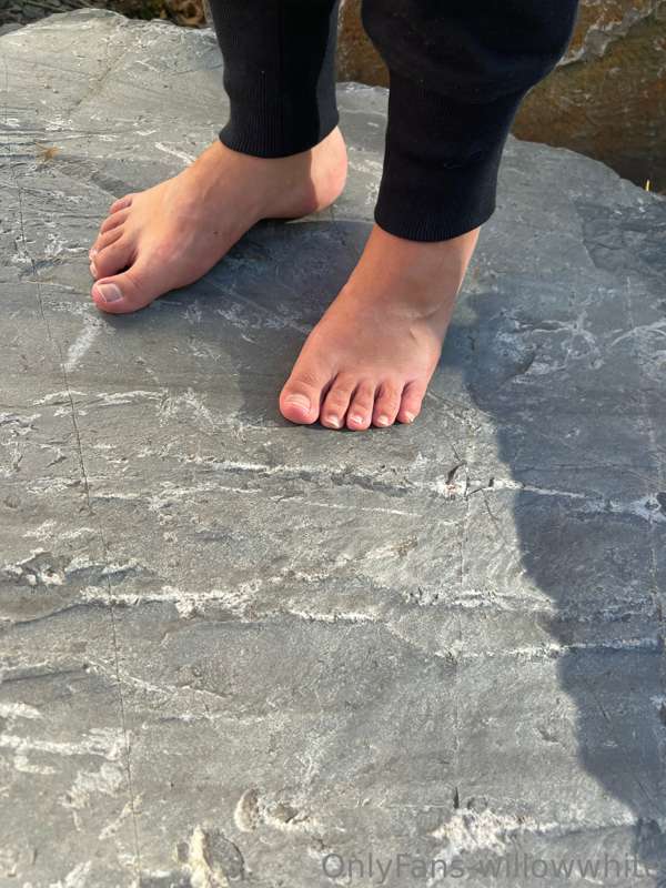 went for a walk, this is for the feet guys xo 😘 18