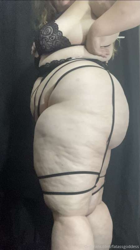 Show this fat bitch some love 2