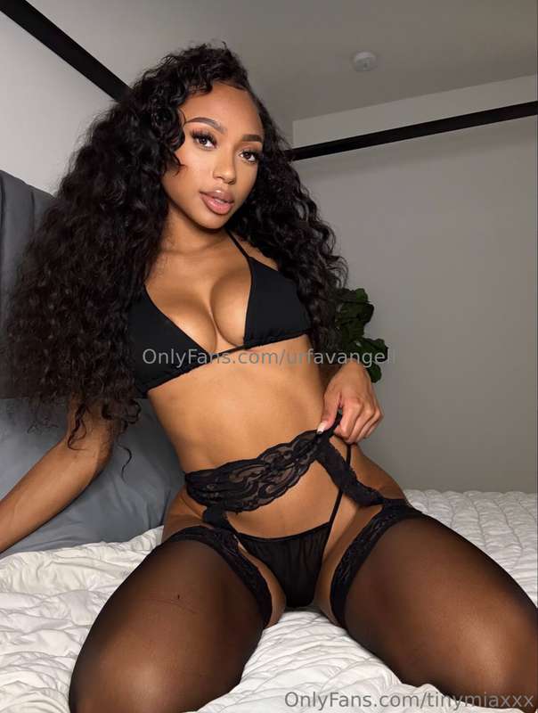 Exotic beauty @tinymiaxxx loves to swallow cock😈😈 she wants ..