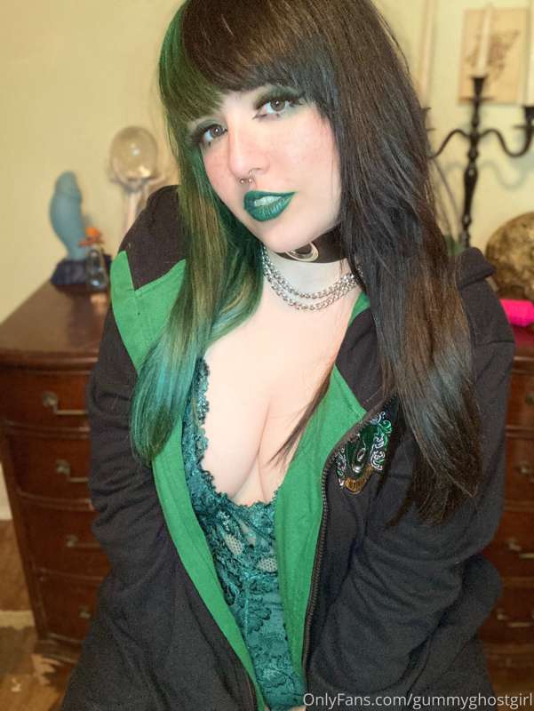Slytherin house whore 🐍🖤 oops I brought the wrong magic wand.. 20