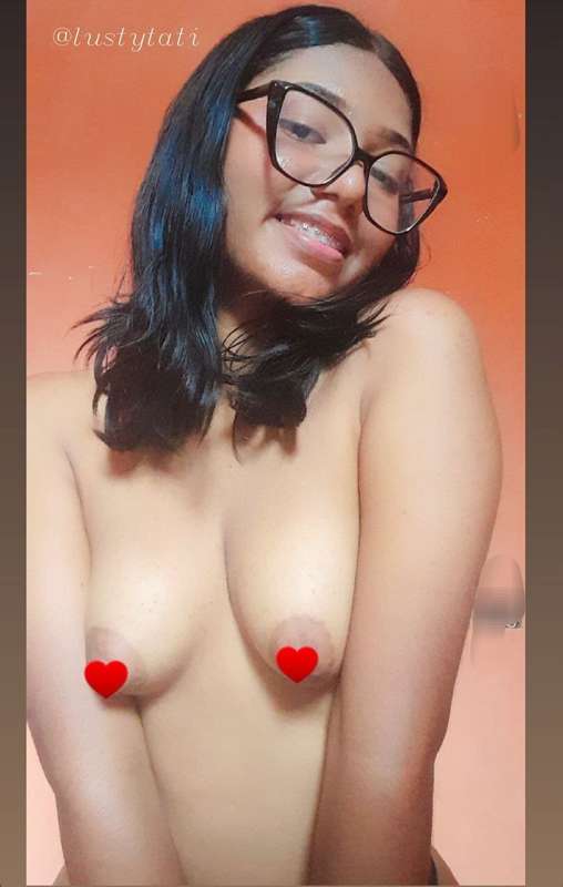 Undress me here.. Brunettes are the naughtiest.Just seeing m..