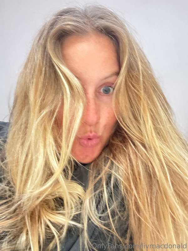 Thai climate working its magic on my hair 🫶🏼 1