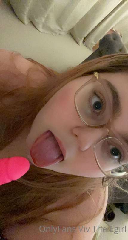 Honestly been obsessed with sucking atm, dicks, pussys, dild.. 5