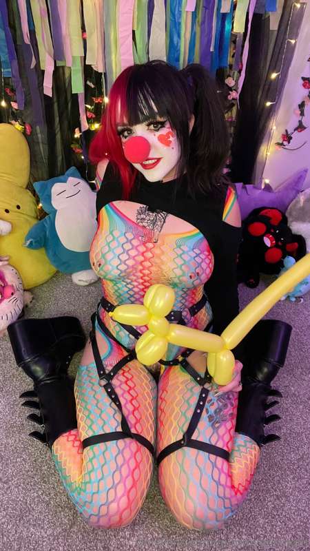 Wanna be my ring master? 🤡🩷 I’ll do whatever you say 😏 33