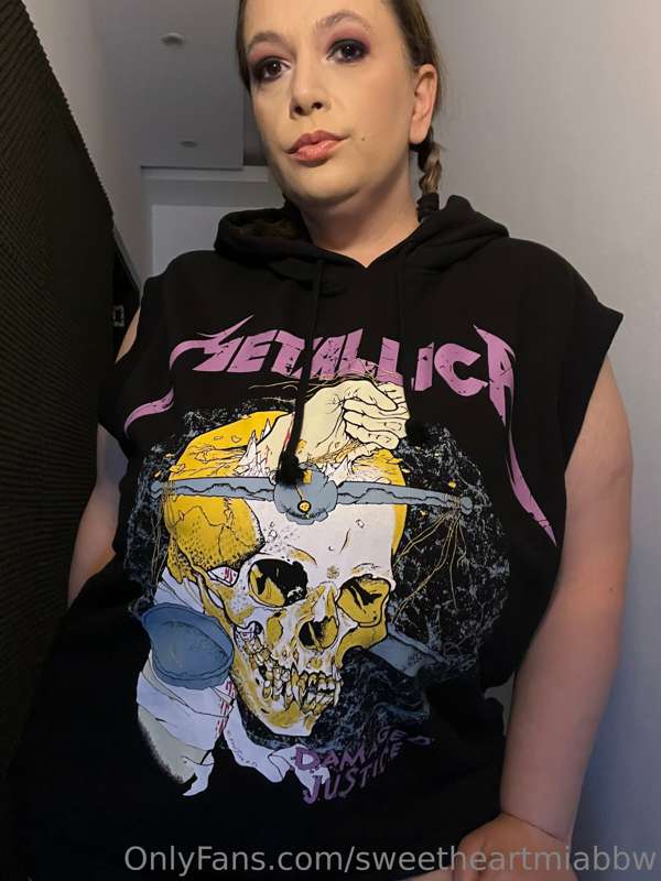 Who is a fan of Metallica? What’s your fav song ? 8