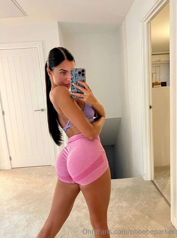 @izzywinterss is ready to make you cum 🤤 she’s waiting for y..