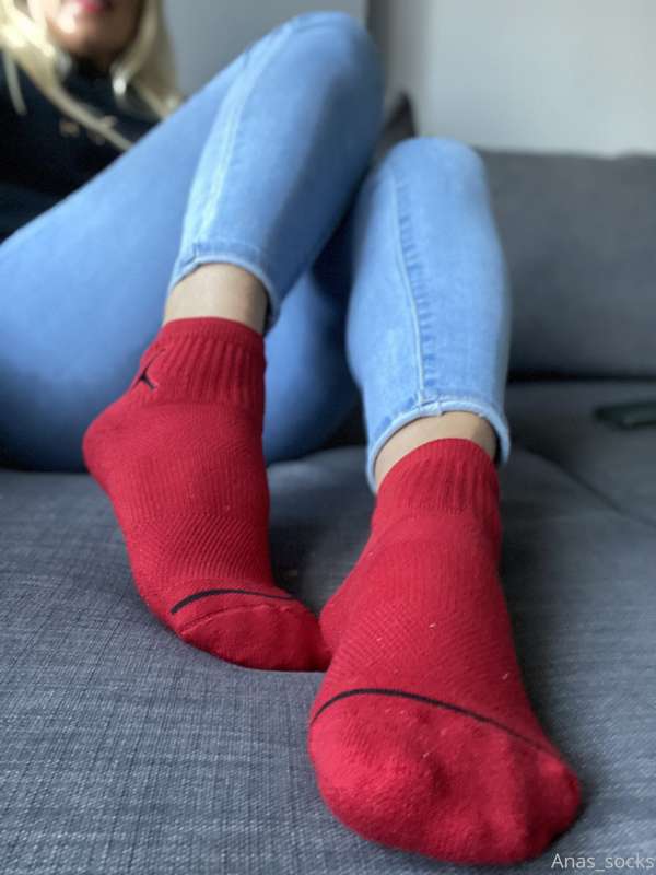 This goes out for my red sock lovers 🧦💋 

Enjoy your Saturda..