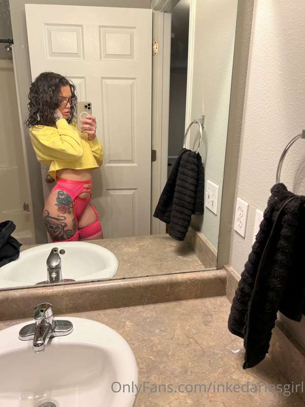 Miss me? 💕
I’m back! 

Posting more, better content. 💋😈 1