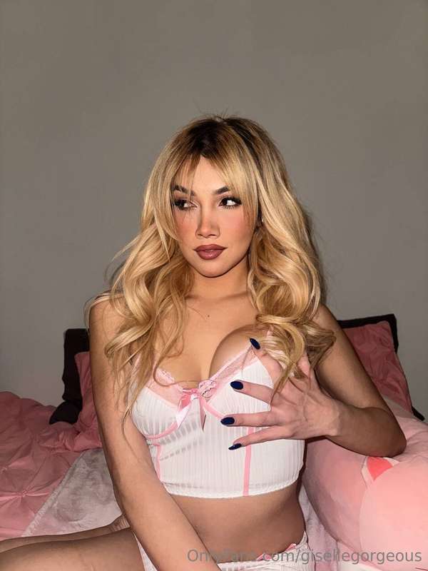 Pink & Blonde= the BEST combo 🩷