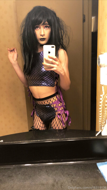 Would u fuck my face in this outfit? (i'm posting a buuuunch..