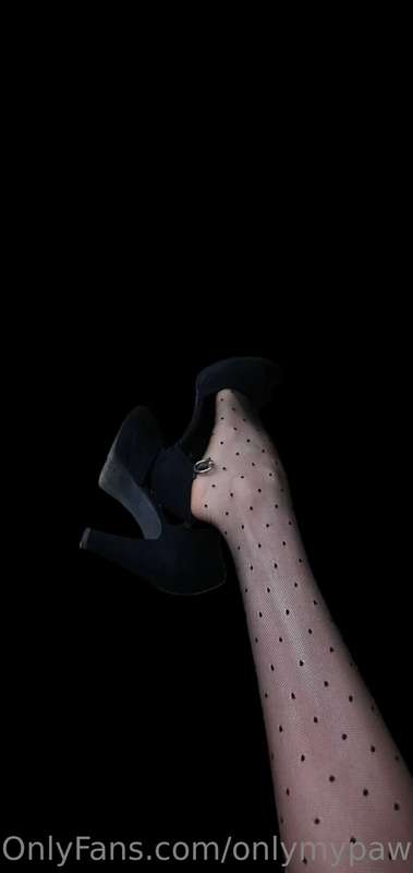 Sexy tights, high heels and red nails. 🦶👠 7