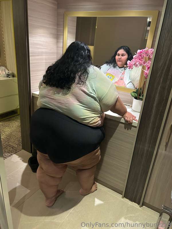 Heheh always captures how big i look at different angles 🤭❤️ 9
