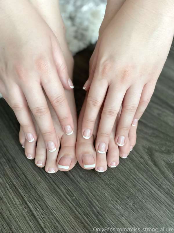 I went with the French tips 🤍 1