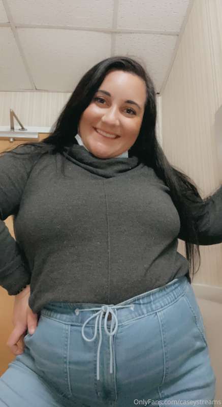 Streaming tonight @ 10:30pm EST! Hope to see you all there 🥰.. 2