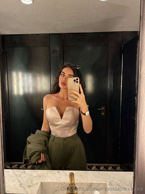Imagine you're in an elevator with me....mmm, those vibes.....