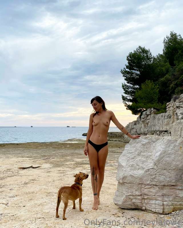 Vacation day 1 Playing on the beach with dogs :) I'm a big e.. 3