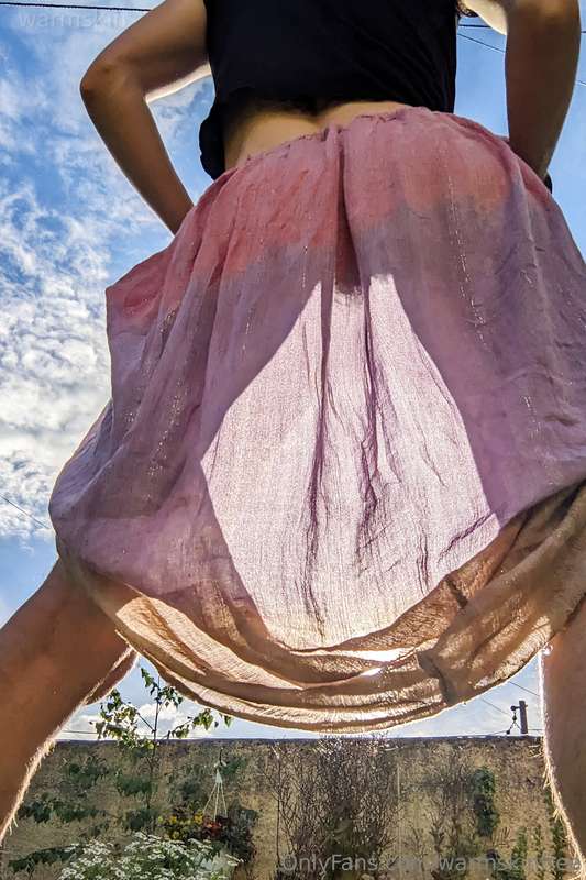 bushy shadowwws 🌿 wearing this flowy skirt got me feeling so..